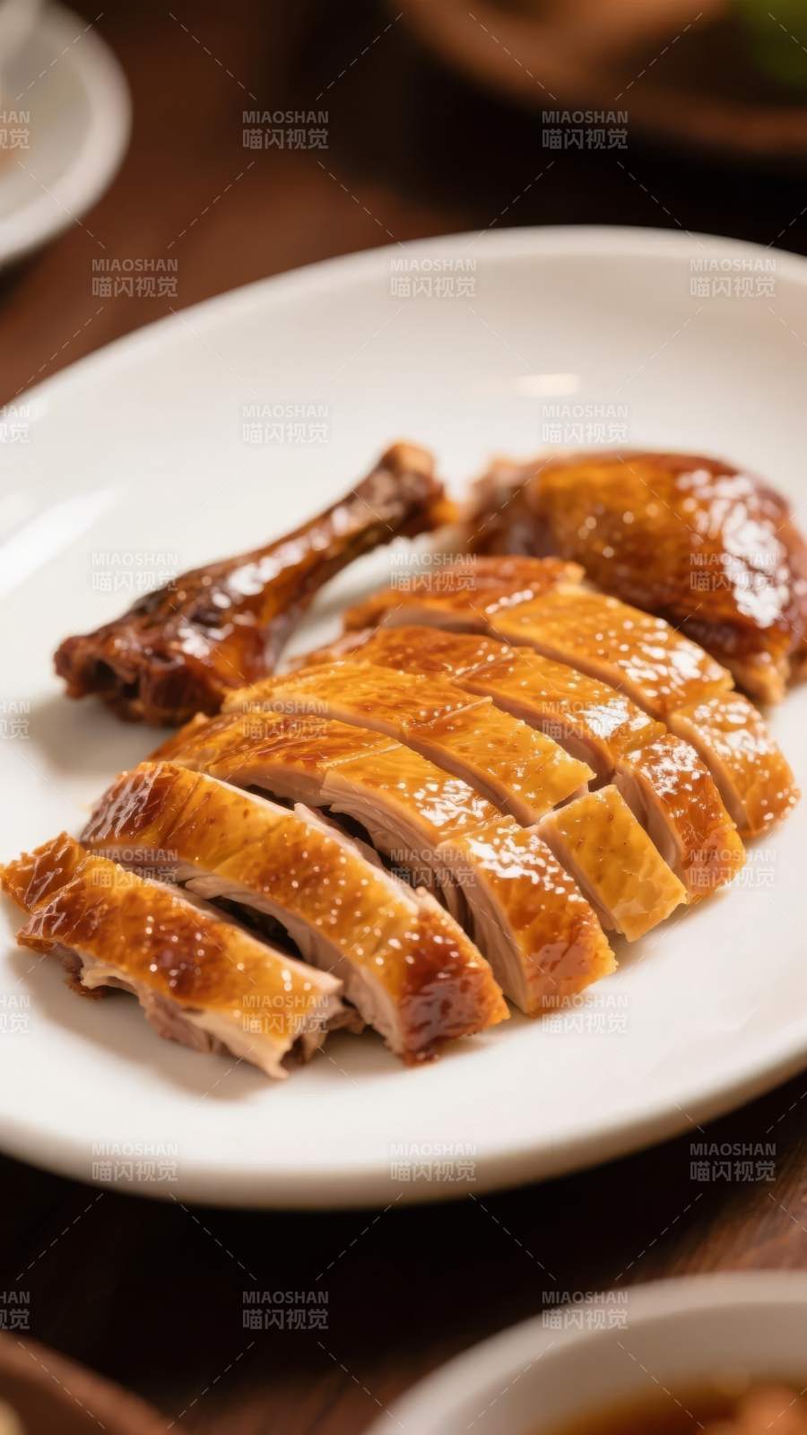 烤鸭切片摆盘图片