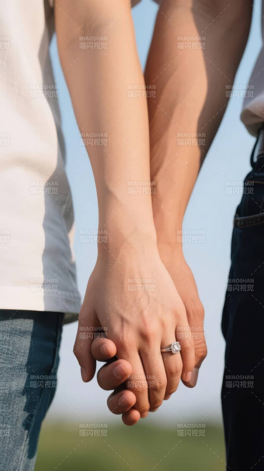 牵手的恋人图片