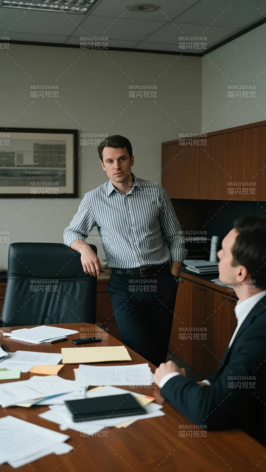 办公室里的对话图片