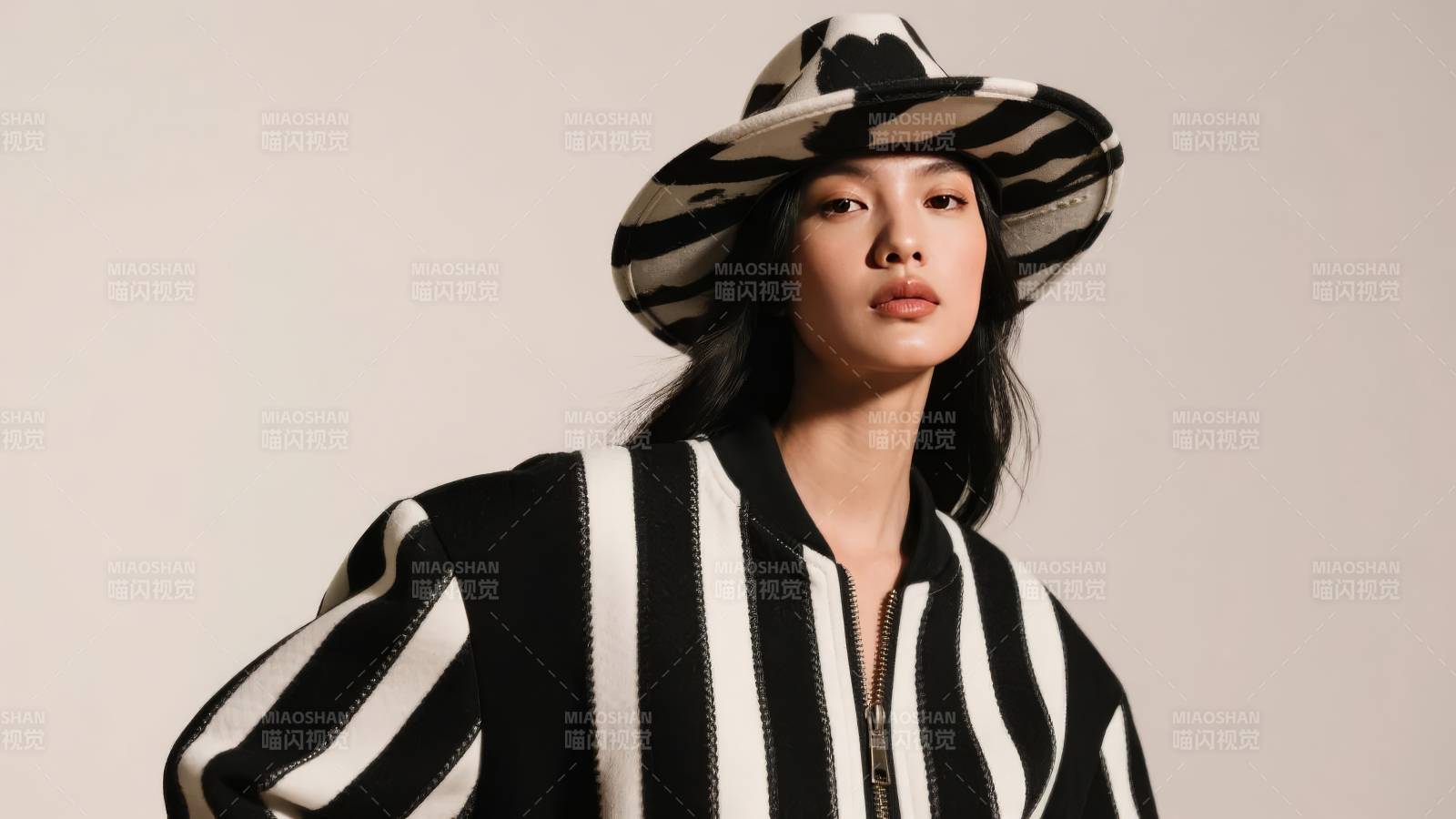 黑白条纹时尚造型图片