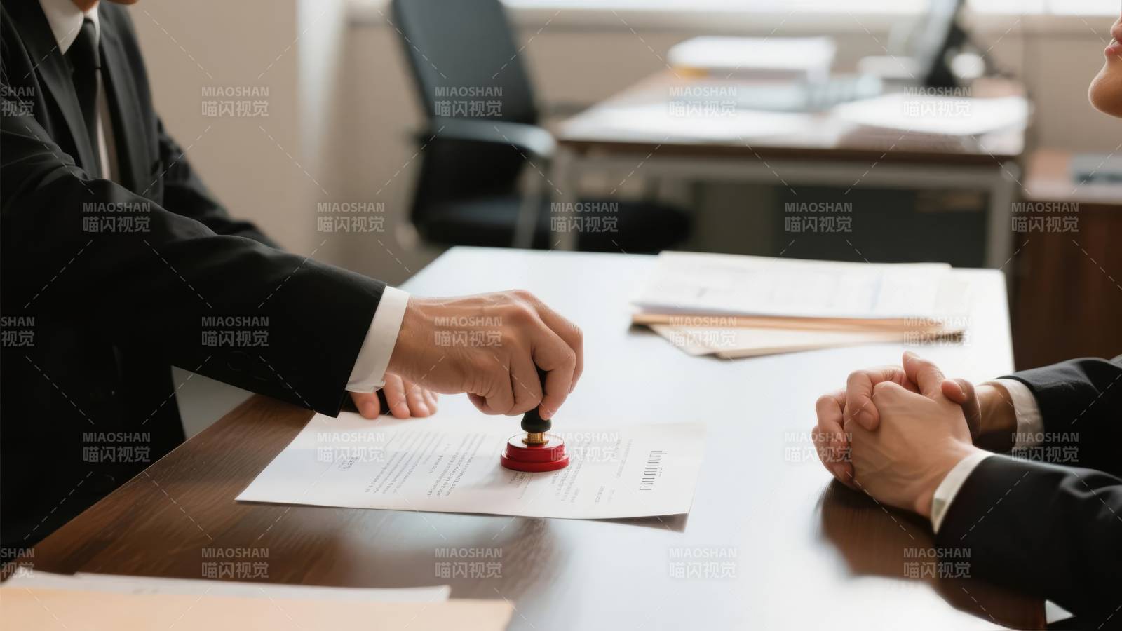 签约瞬间图片