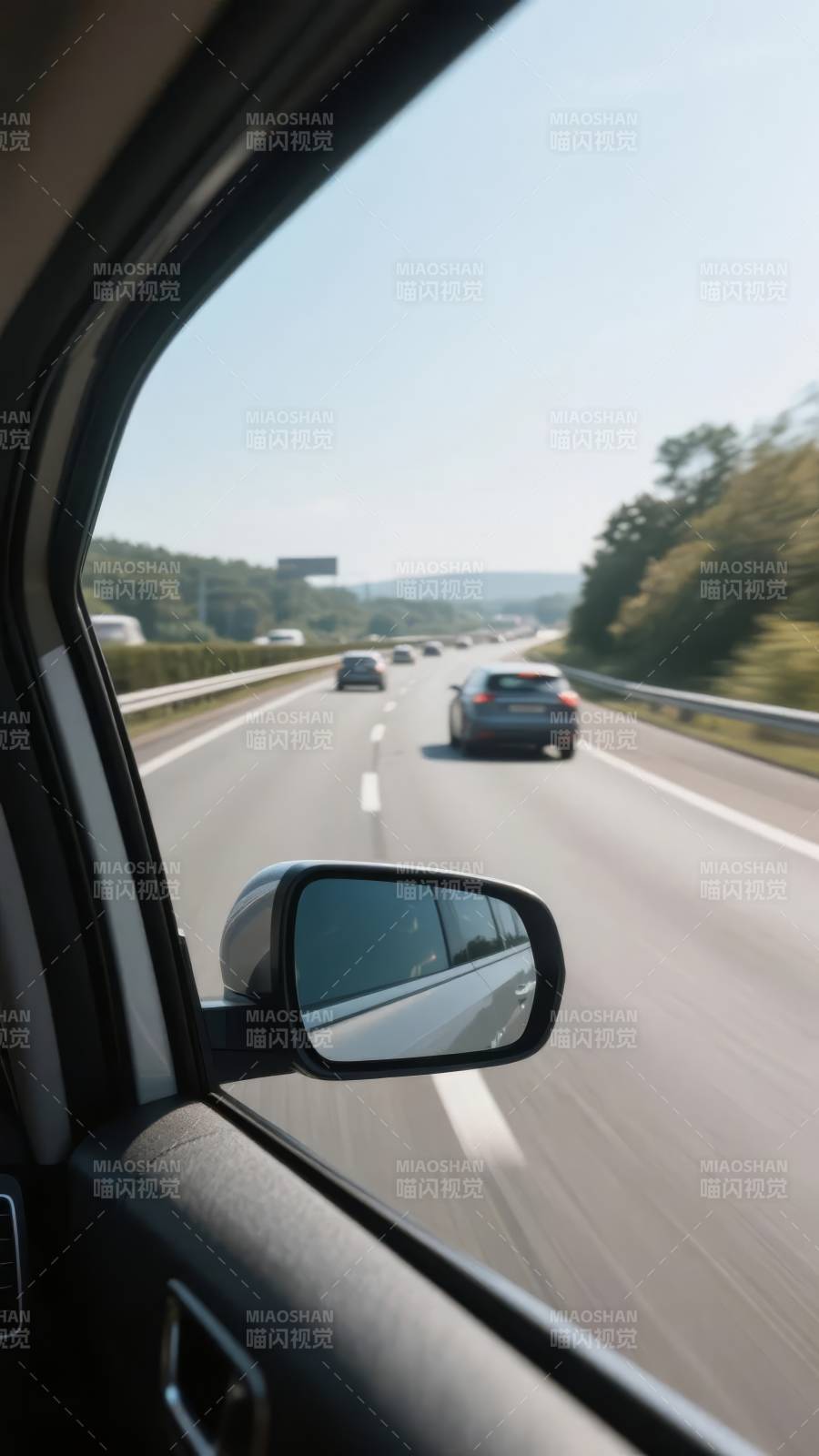 高速行车窗外景图片