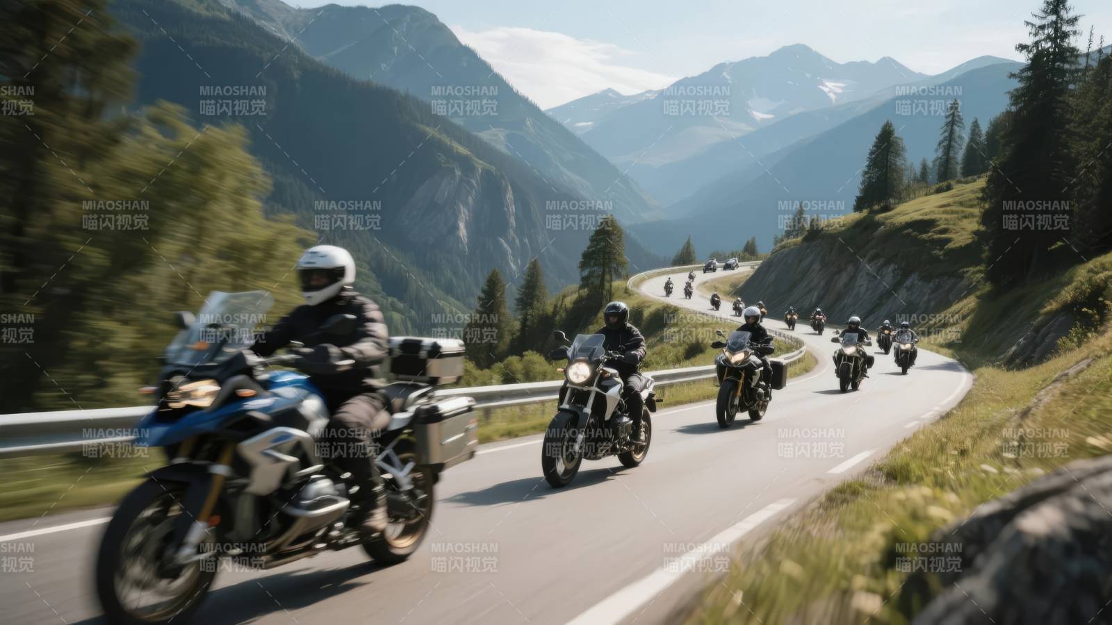 山间骑行 自由驰骋图片