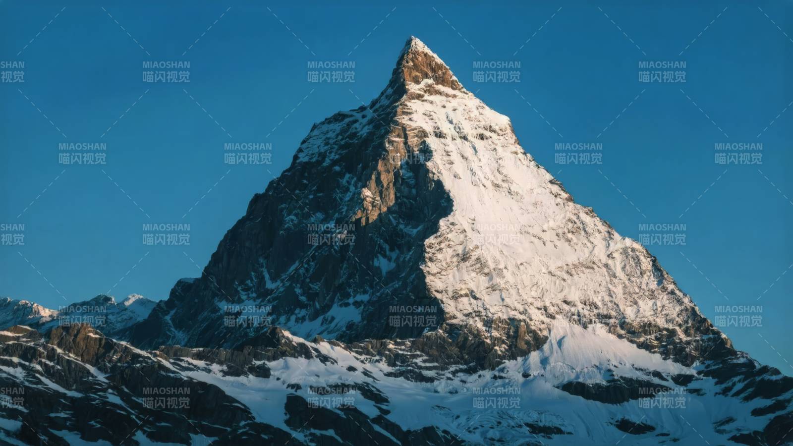 雪山之巅 壮丽绝伦图片