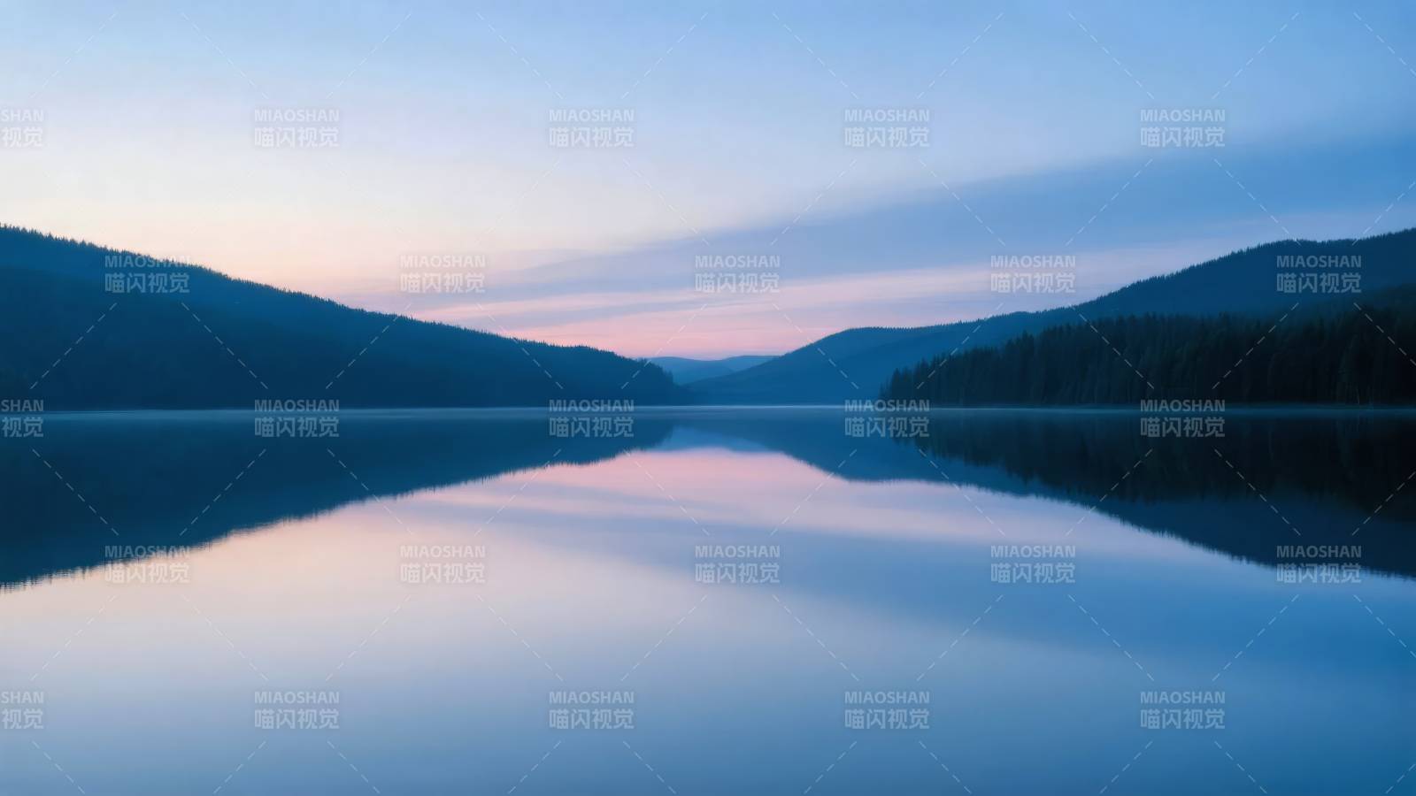 湖光山色映晨曦图片