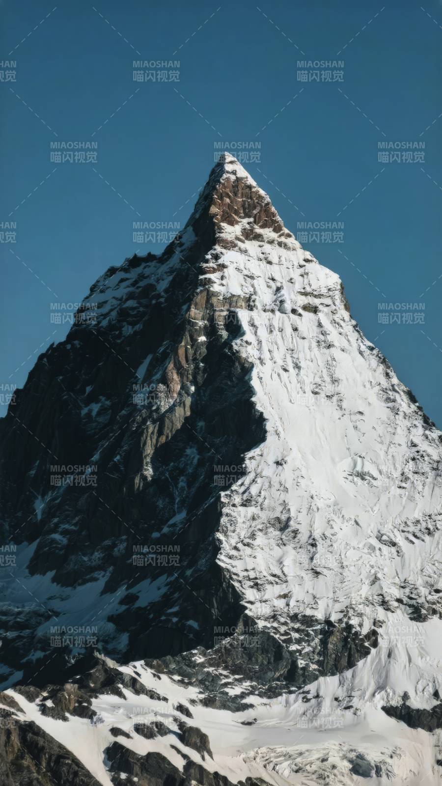 雪山之巅 巍峨壮丽图片