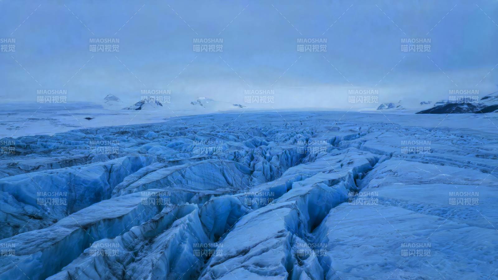 冰川裂谷奇景图片