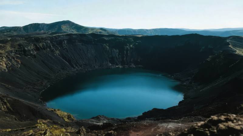 火山口湖美景图片