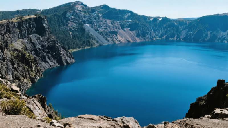 火山口湖美景图片