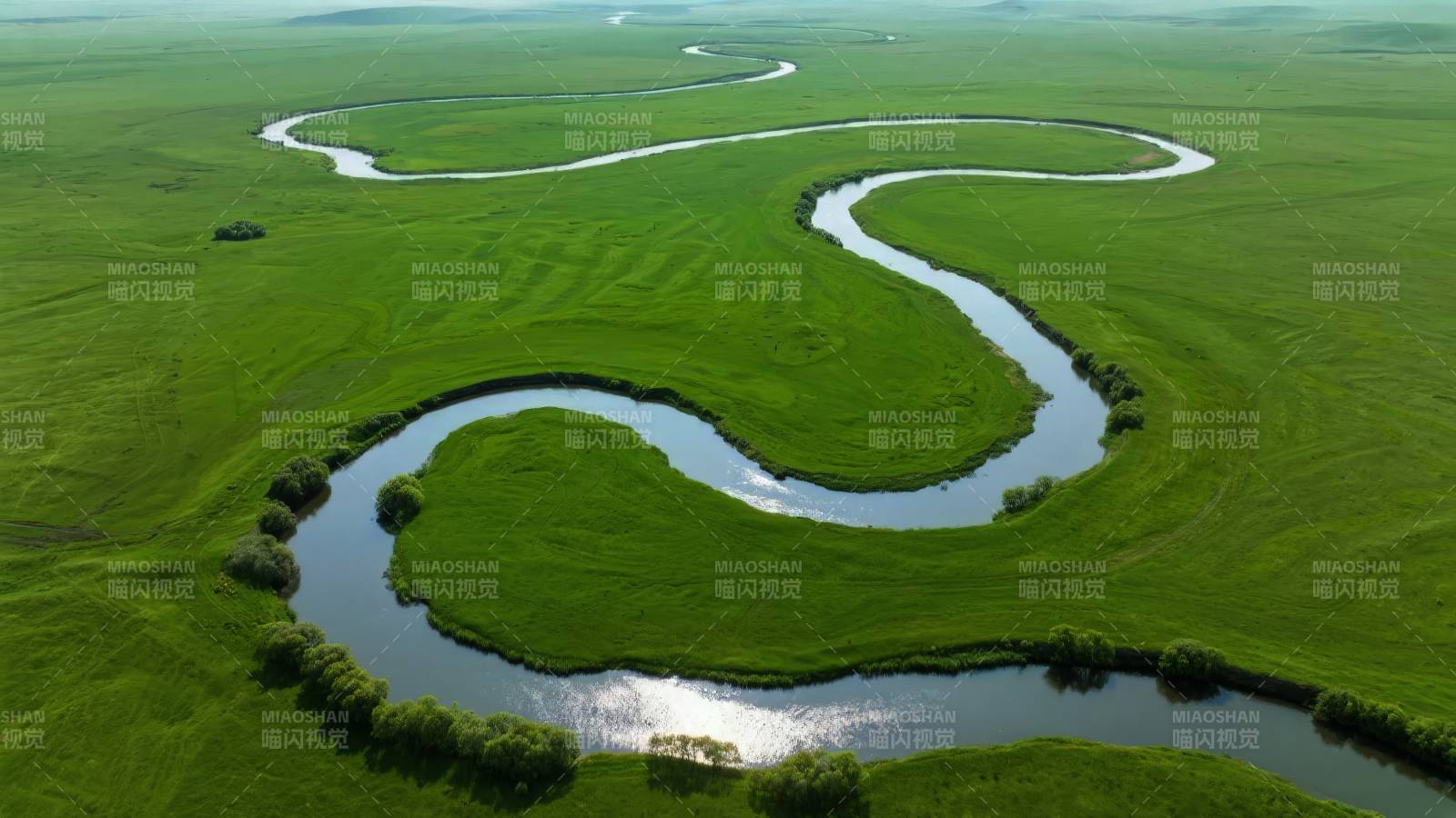 绿野蜿蜒河图片