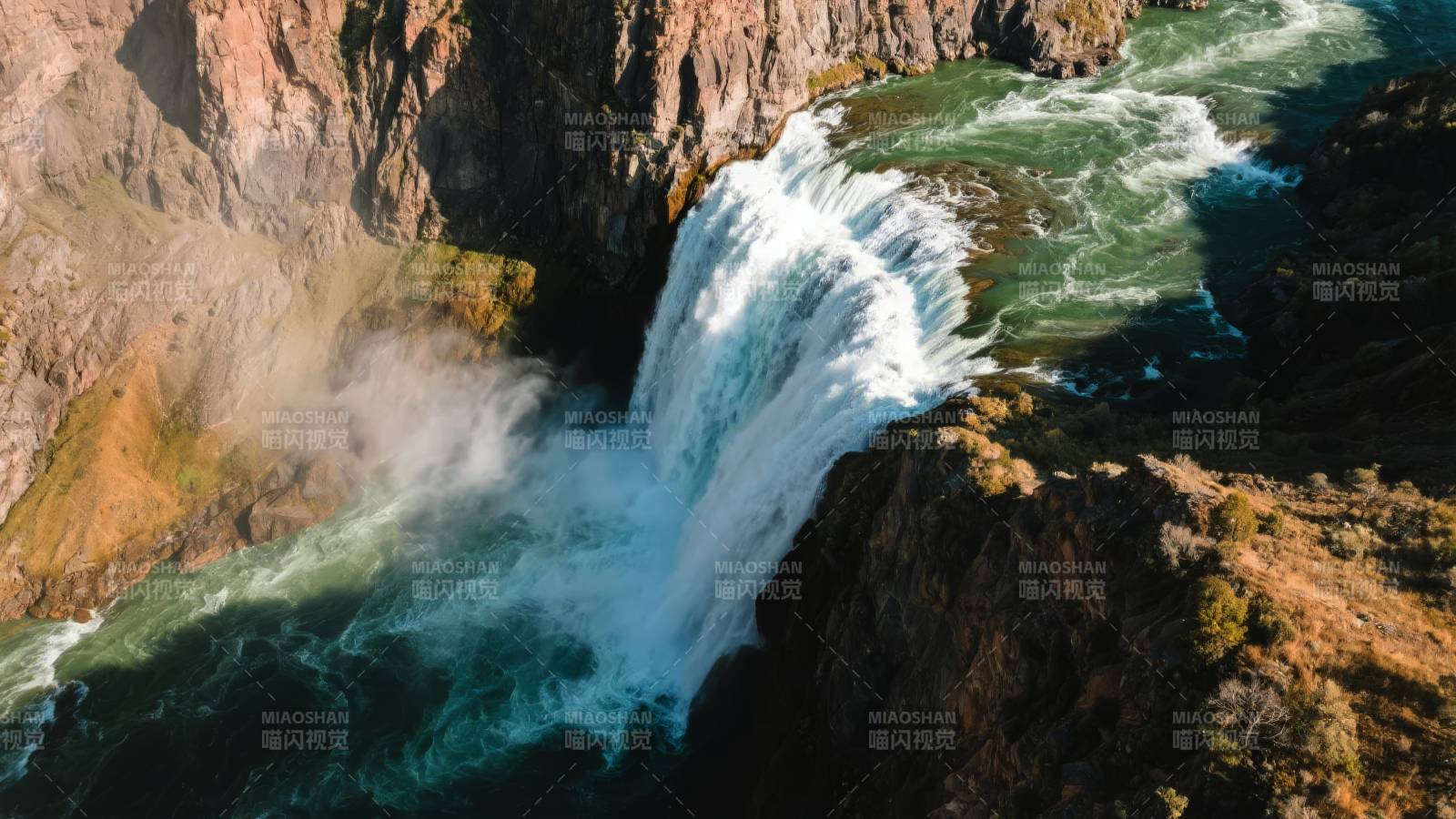 壮丽瀑布峡谷风光图片