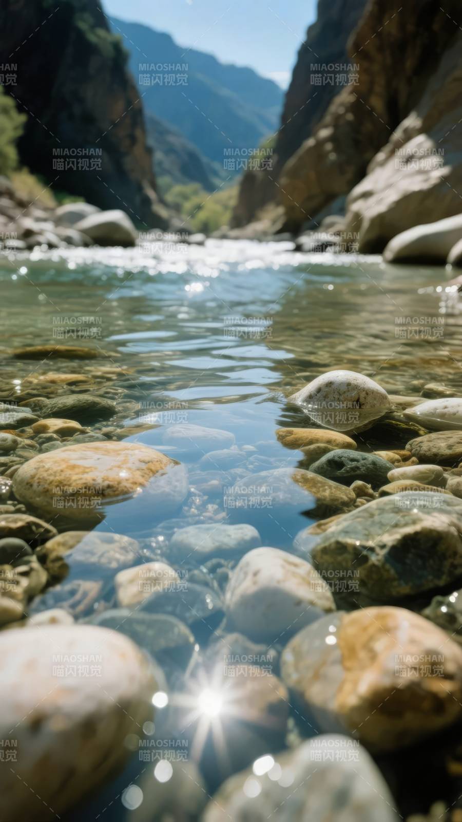 山涧清流石影图片