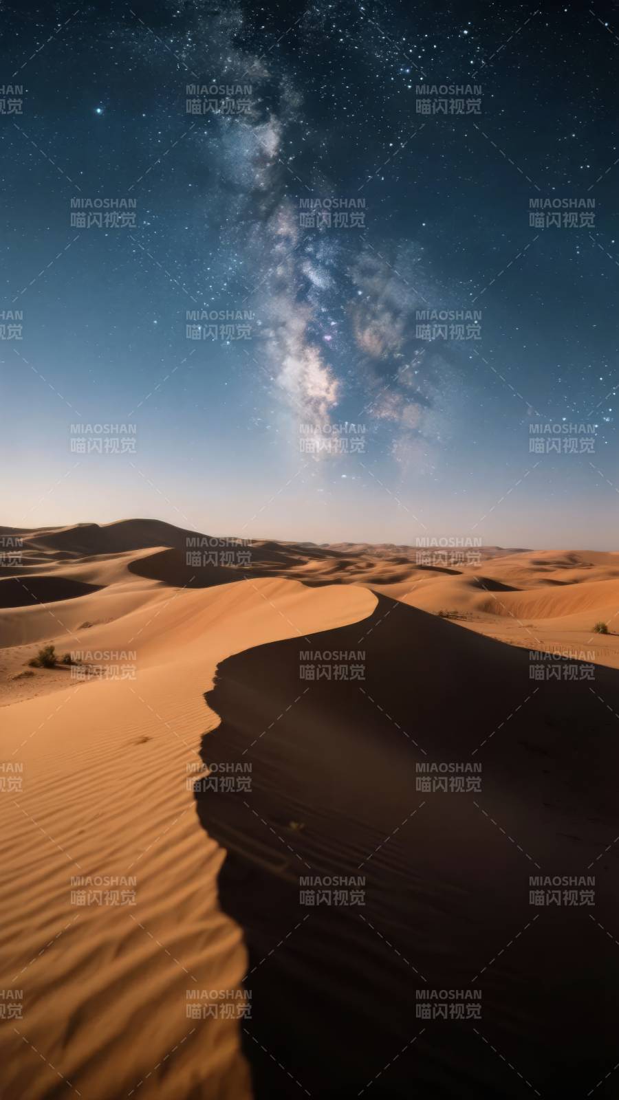 星河沙漠夜景图片