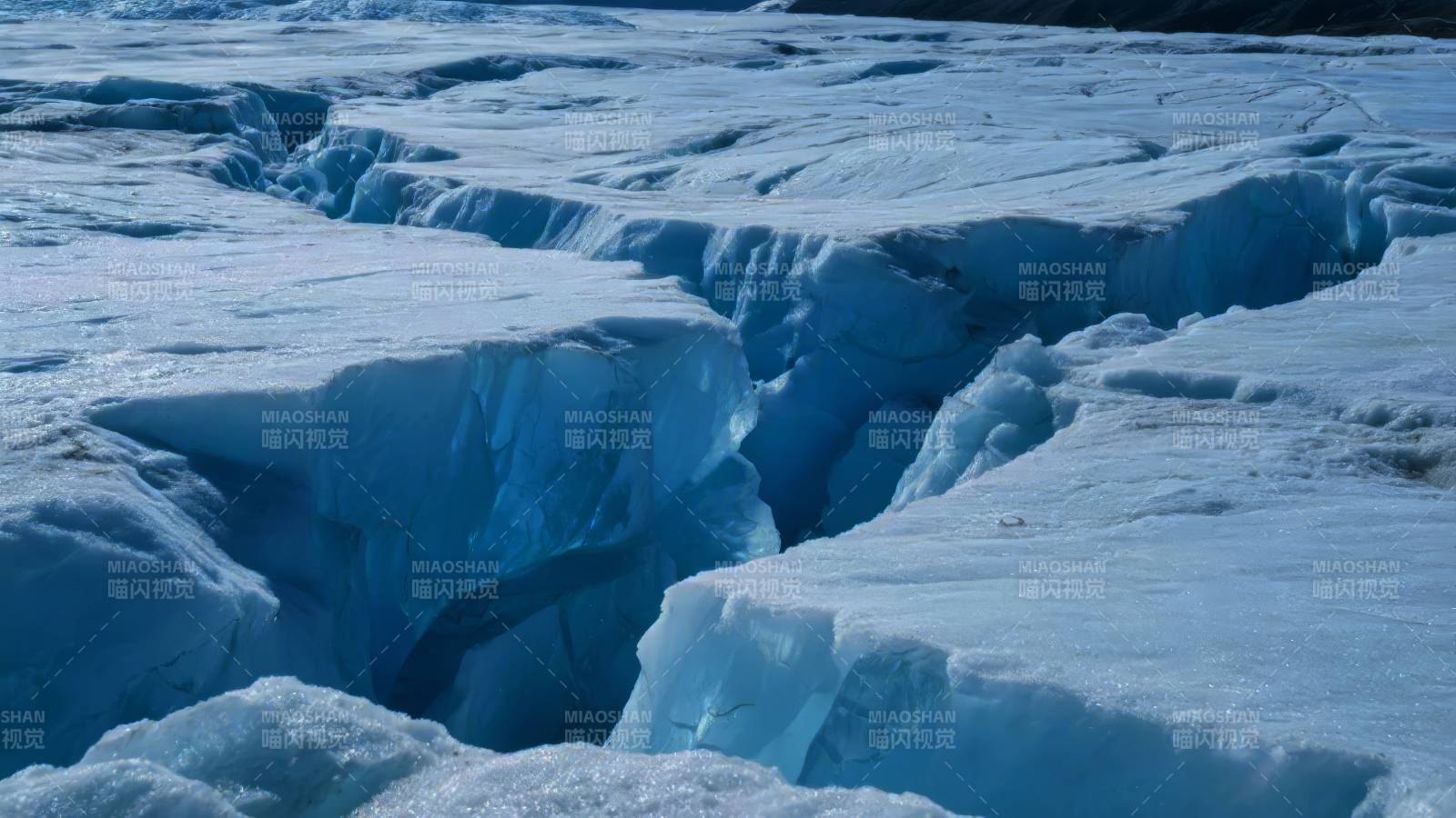 冰川裂缝图片