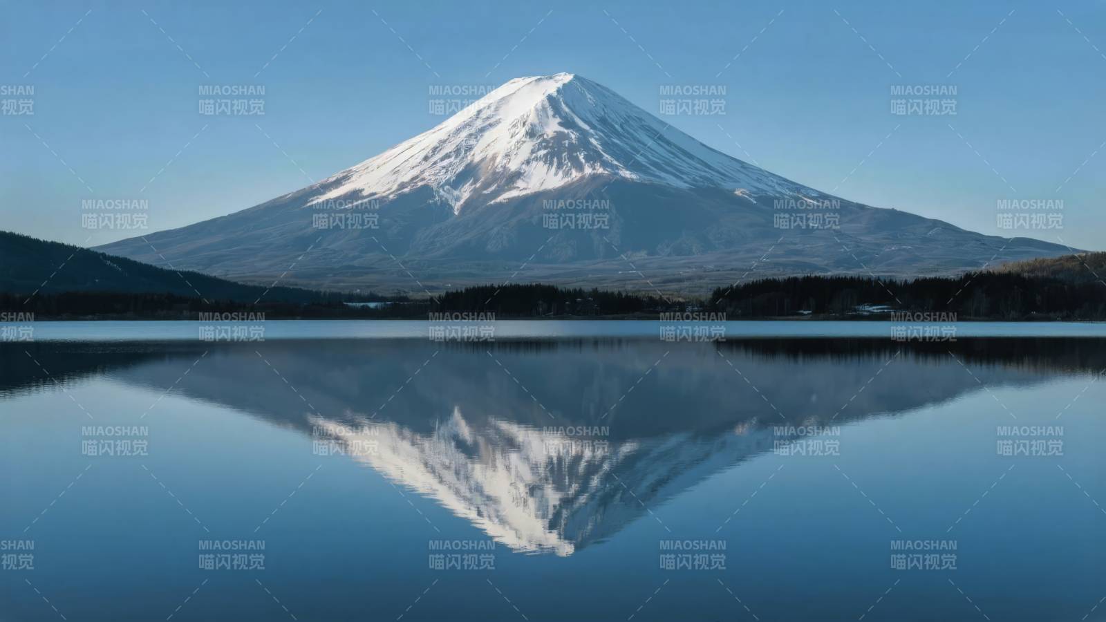 富士山倒影湖中图片