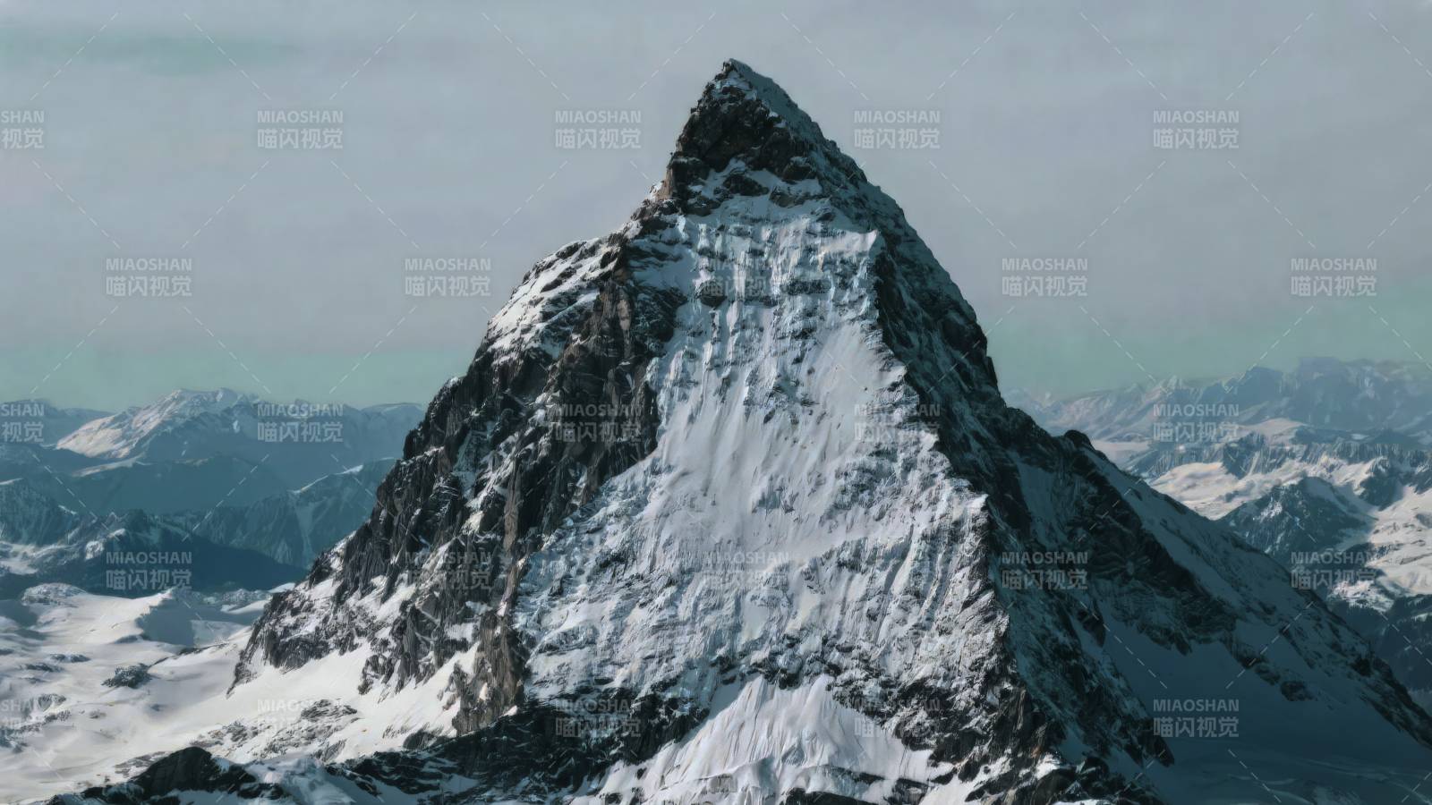 雪山之巅 巍峨壮丽图片