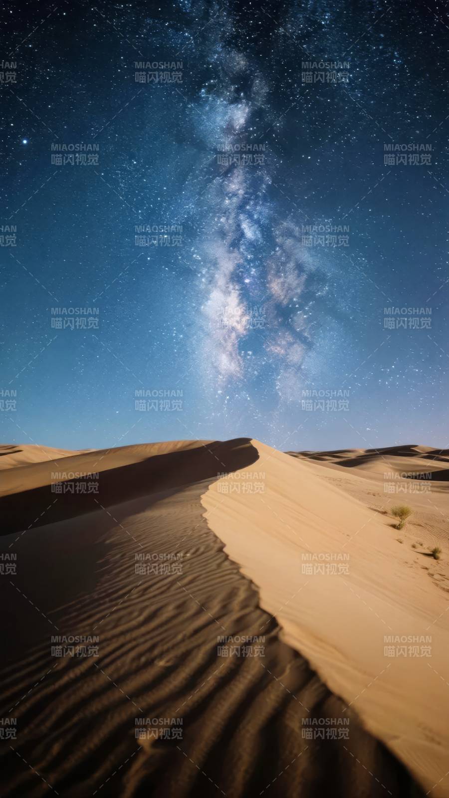 星河沙海夜景图片