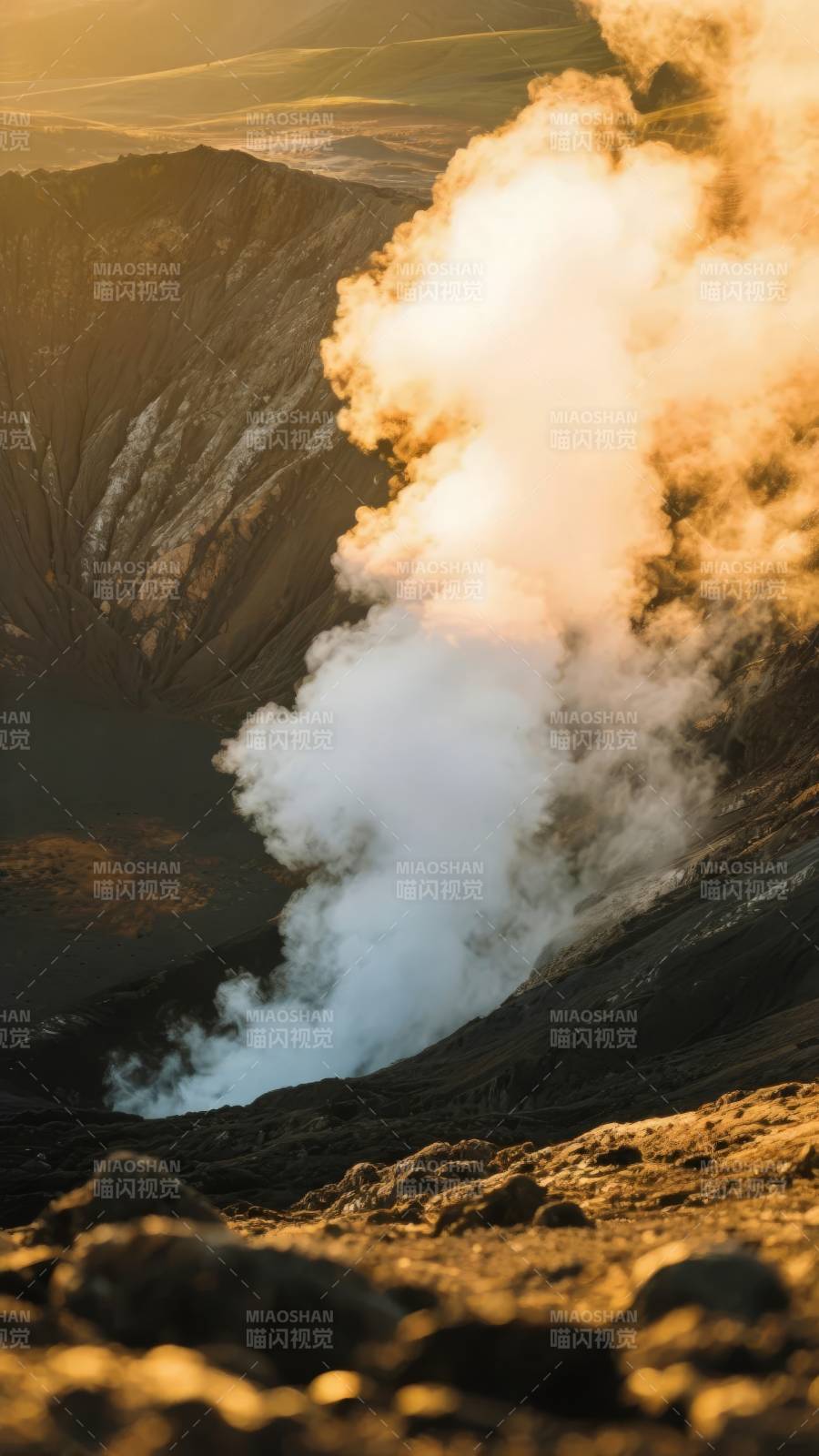火山喷发烟雾升腾图片