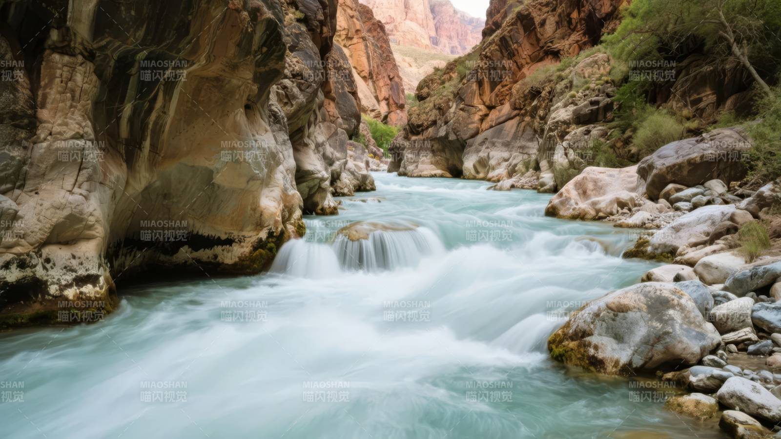 峡谷清流图片