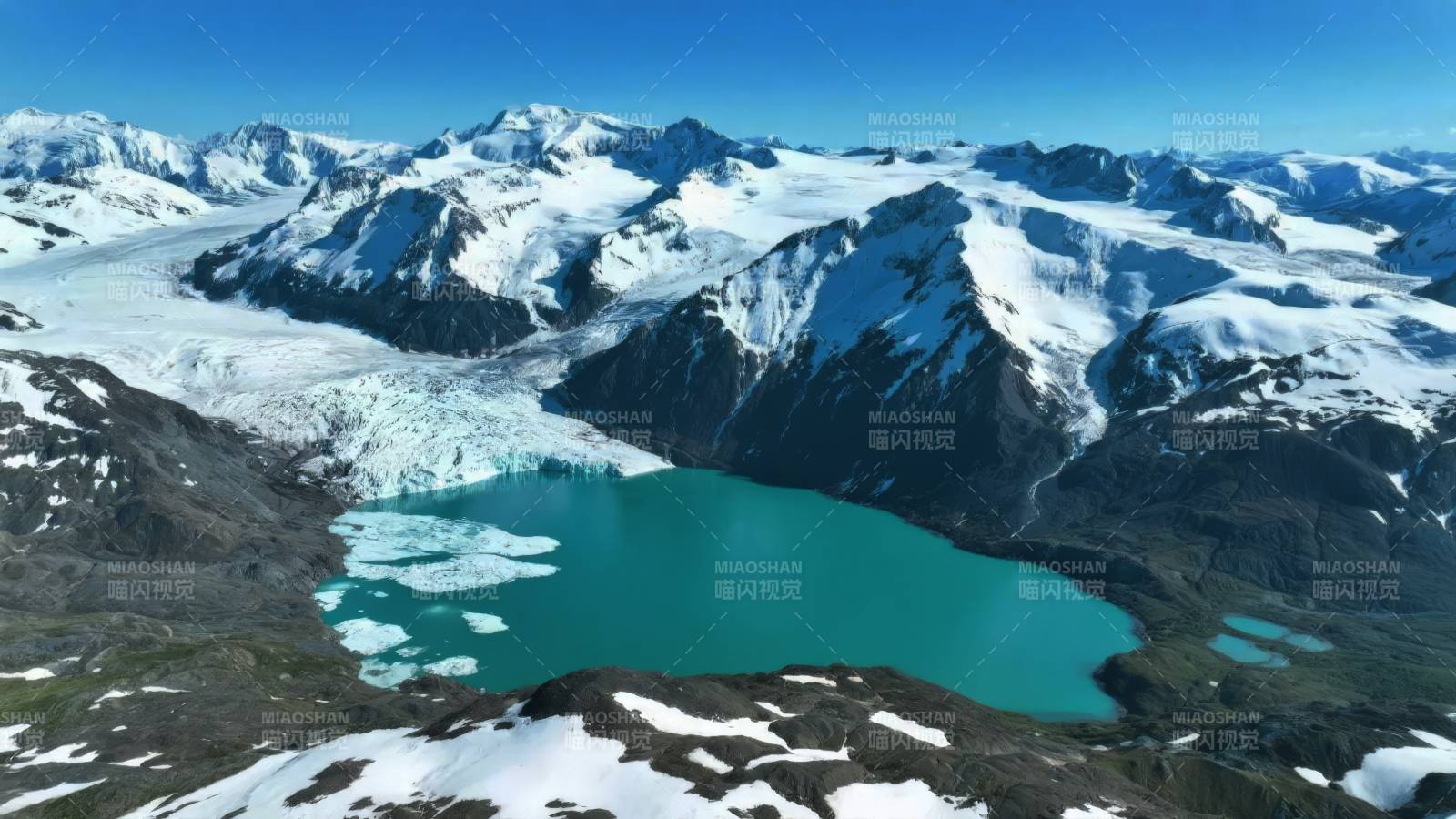 雪山冰湖美景图片