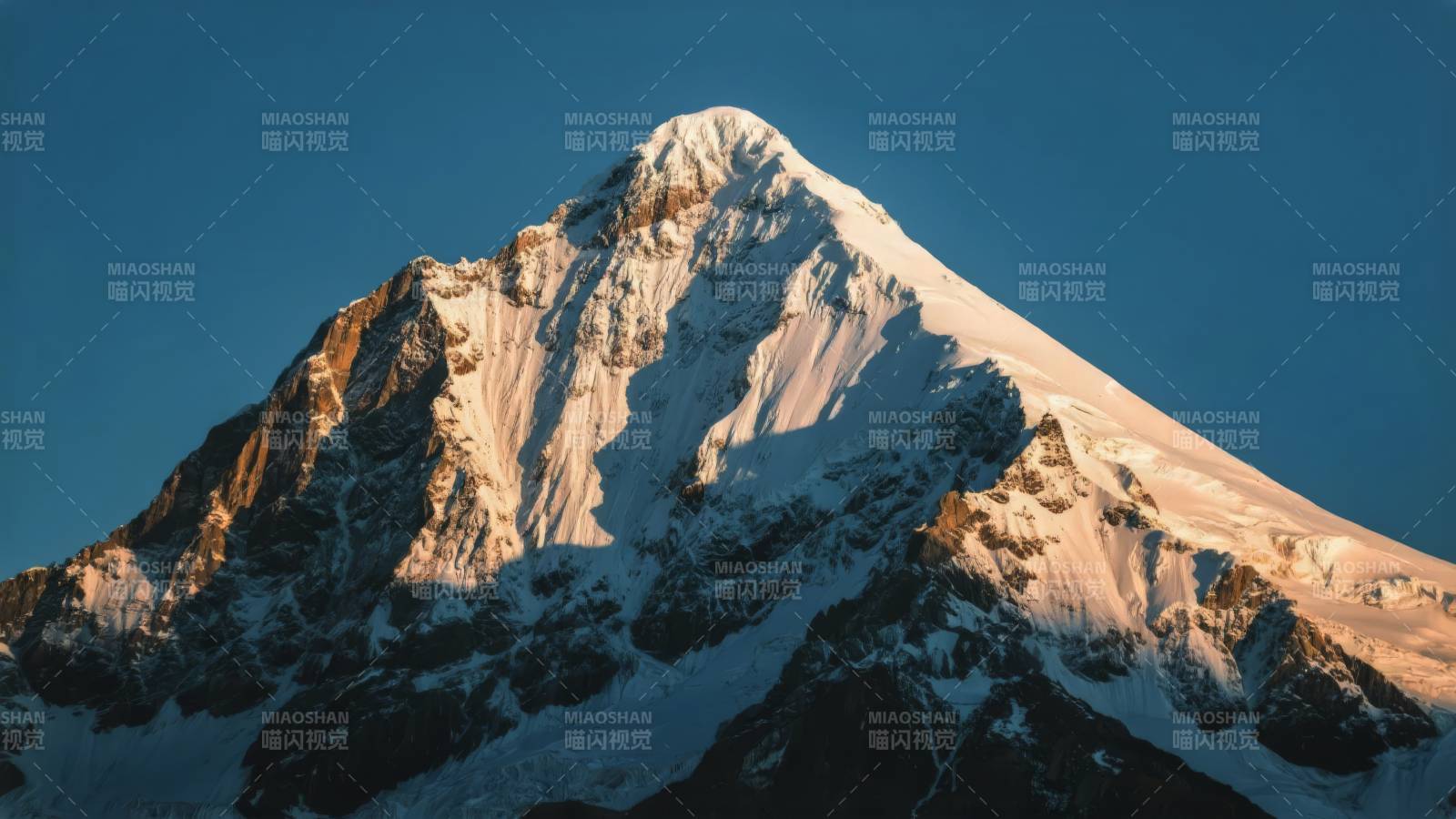 雪山之巅 壮丽如画图片