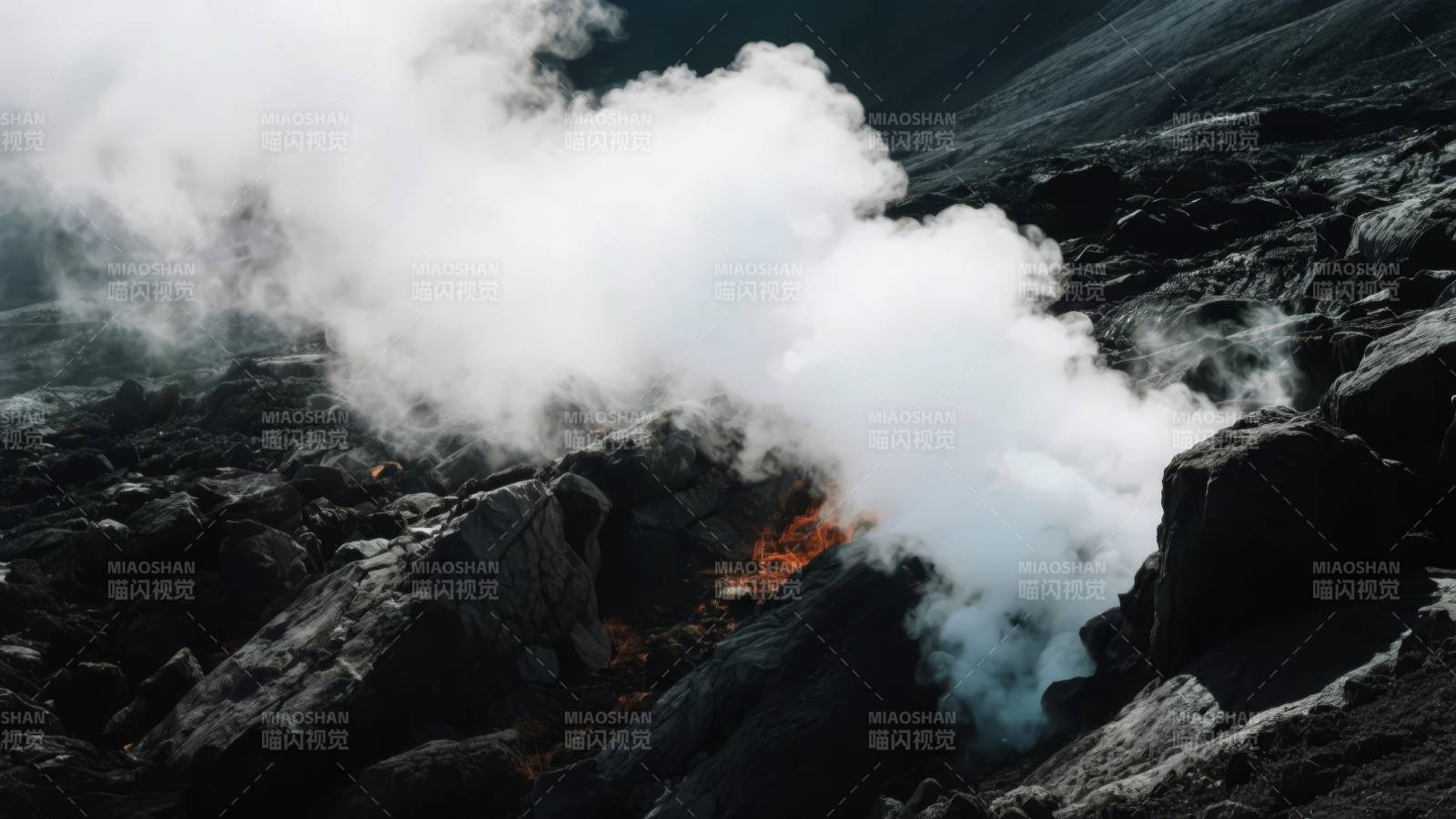 火山喷发烟雾缭绕图片