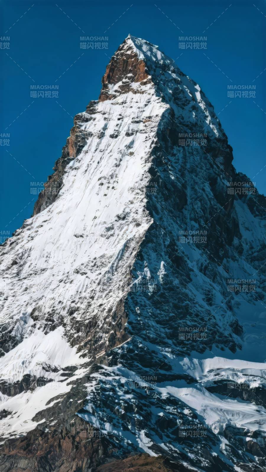 雪山之巅 巍峨壮丽图片