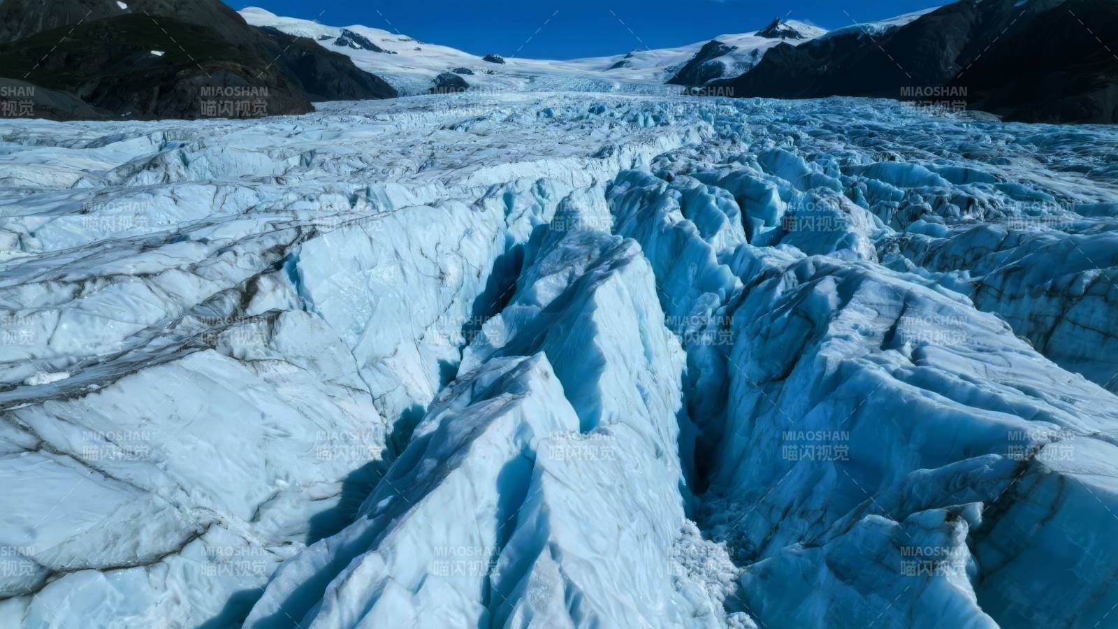 冰川裂谷奇景图片