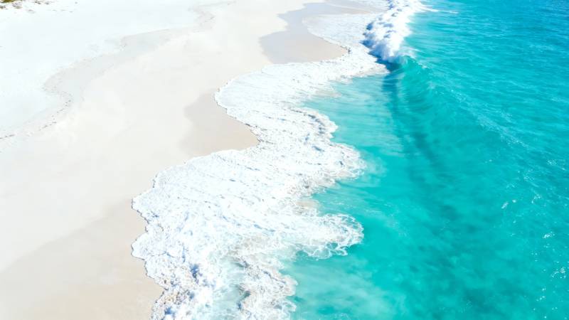 碧海白沙 浪花轻舞图片