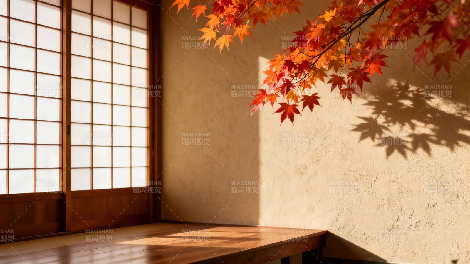 秋枫映窗影图片