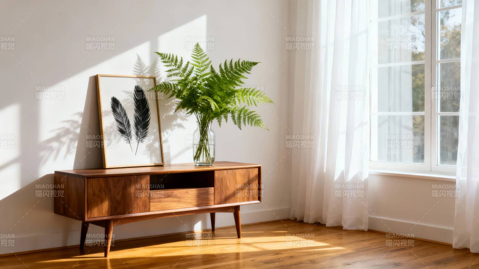 绿植与光影的静谧角落图片