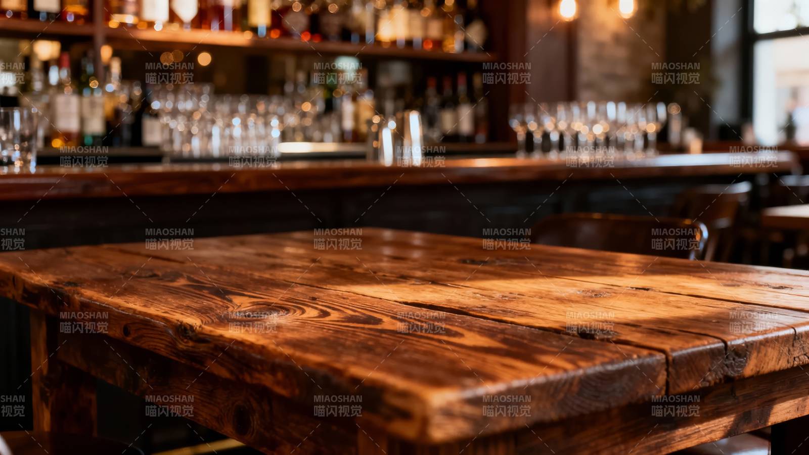 木质吧台静谧一角图片