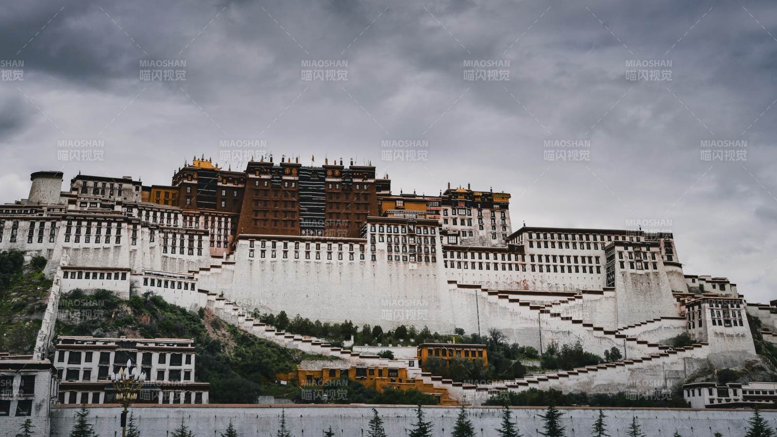 布达拉宫雄伟壮观图片