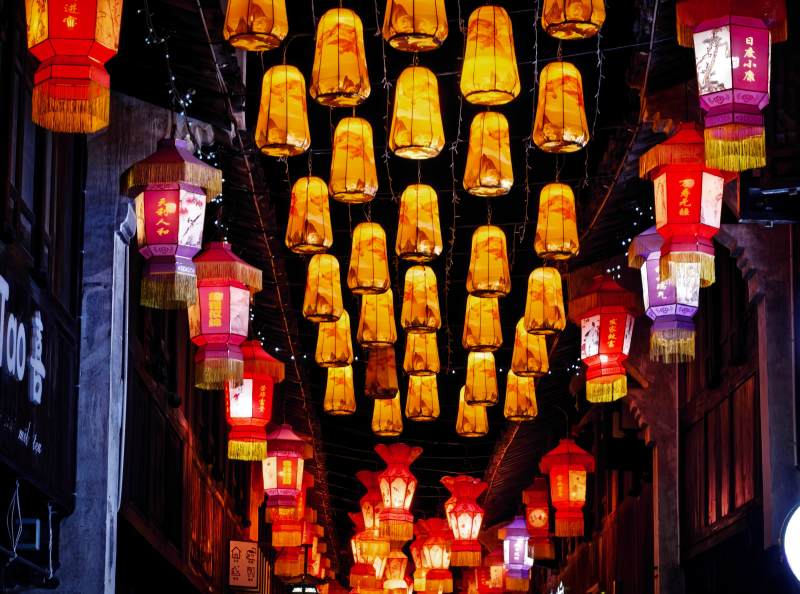 灯火辉煌夜市街图片