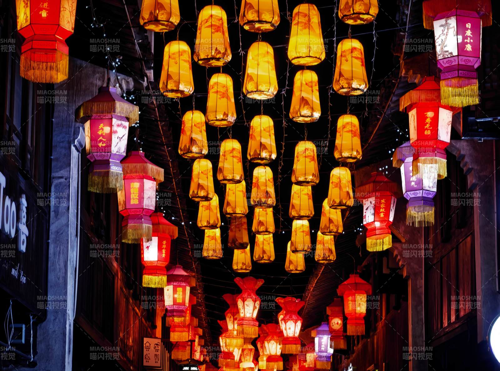 灯火辉煌夜市街图片