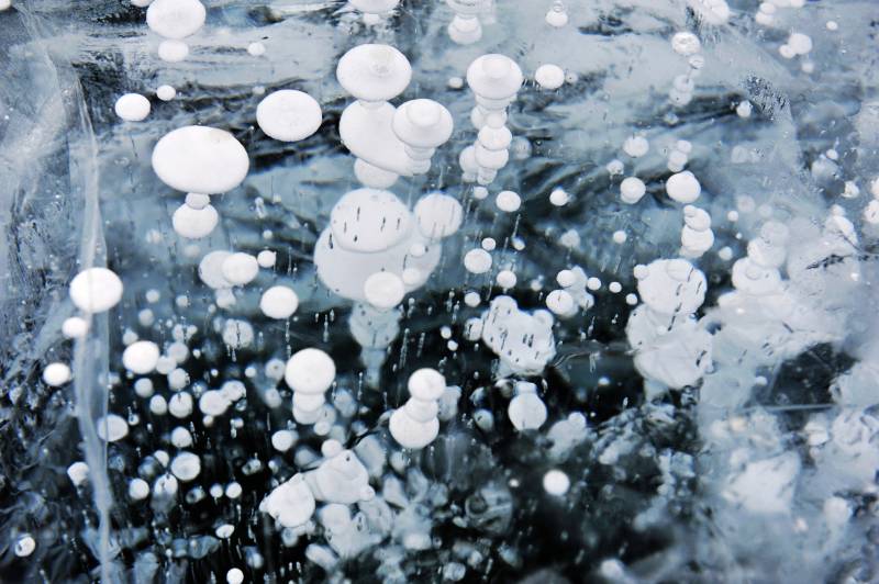 冰中气泡图片