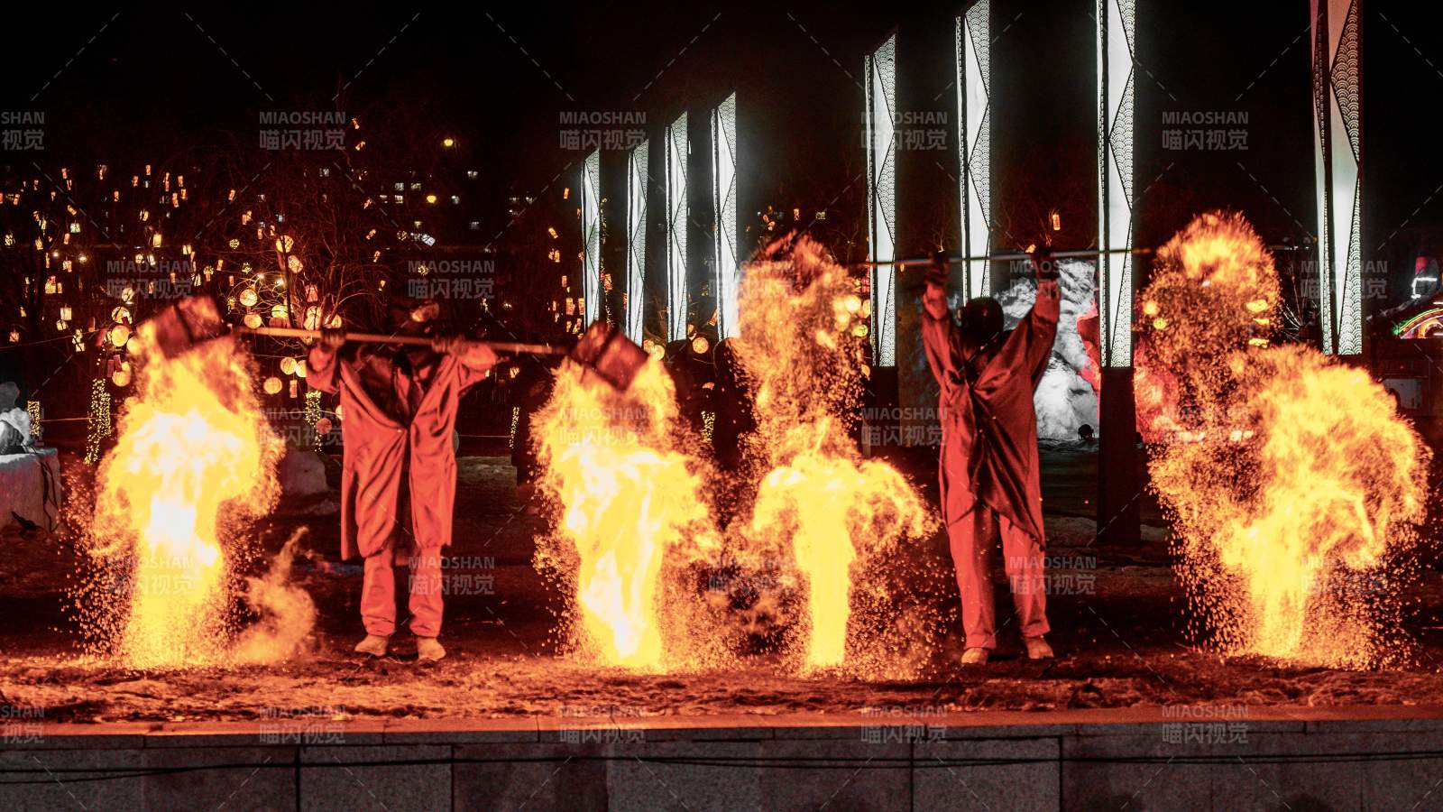 火舞表演夜景图片