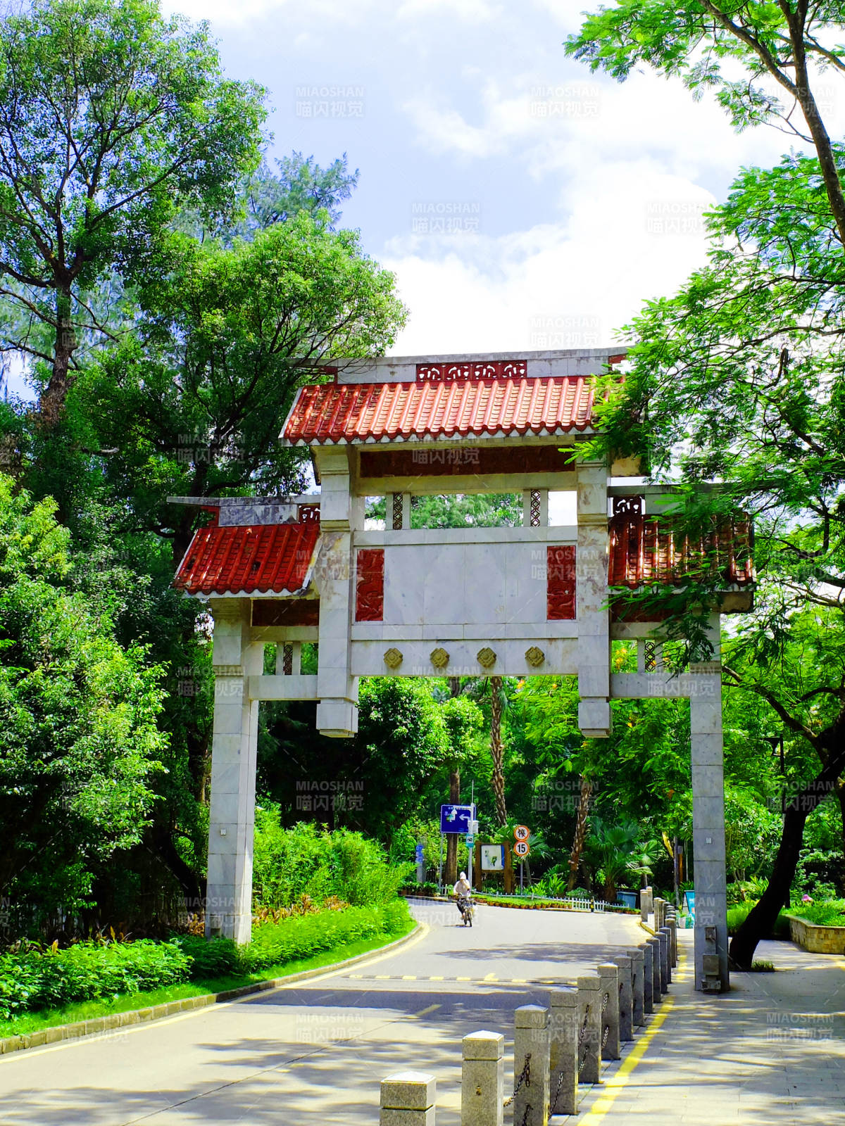 公园入口牌坊图片