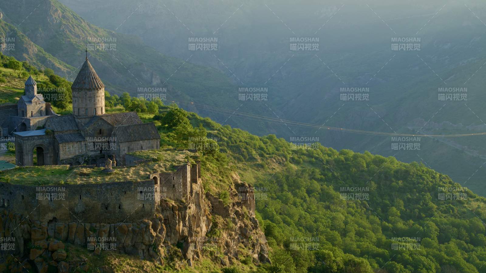 亚美尼亚塔杰夫深山修道院图片