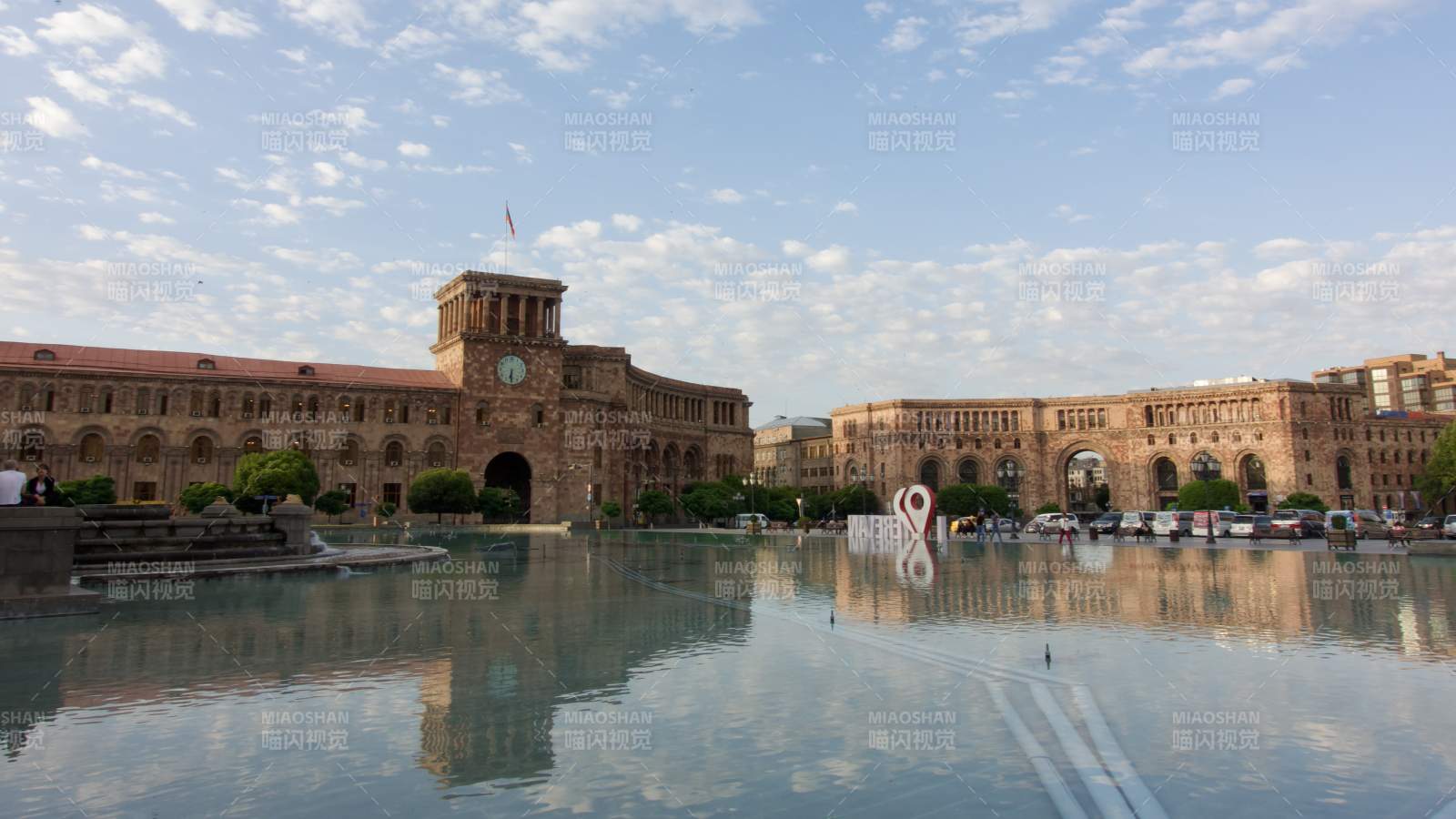 埃里温共和国广场倒影图片