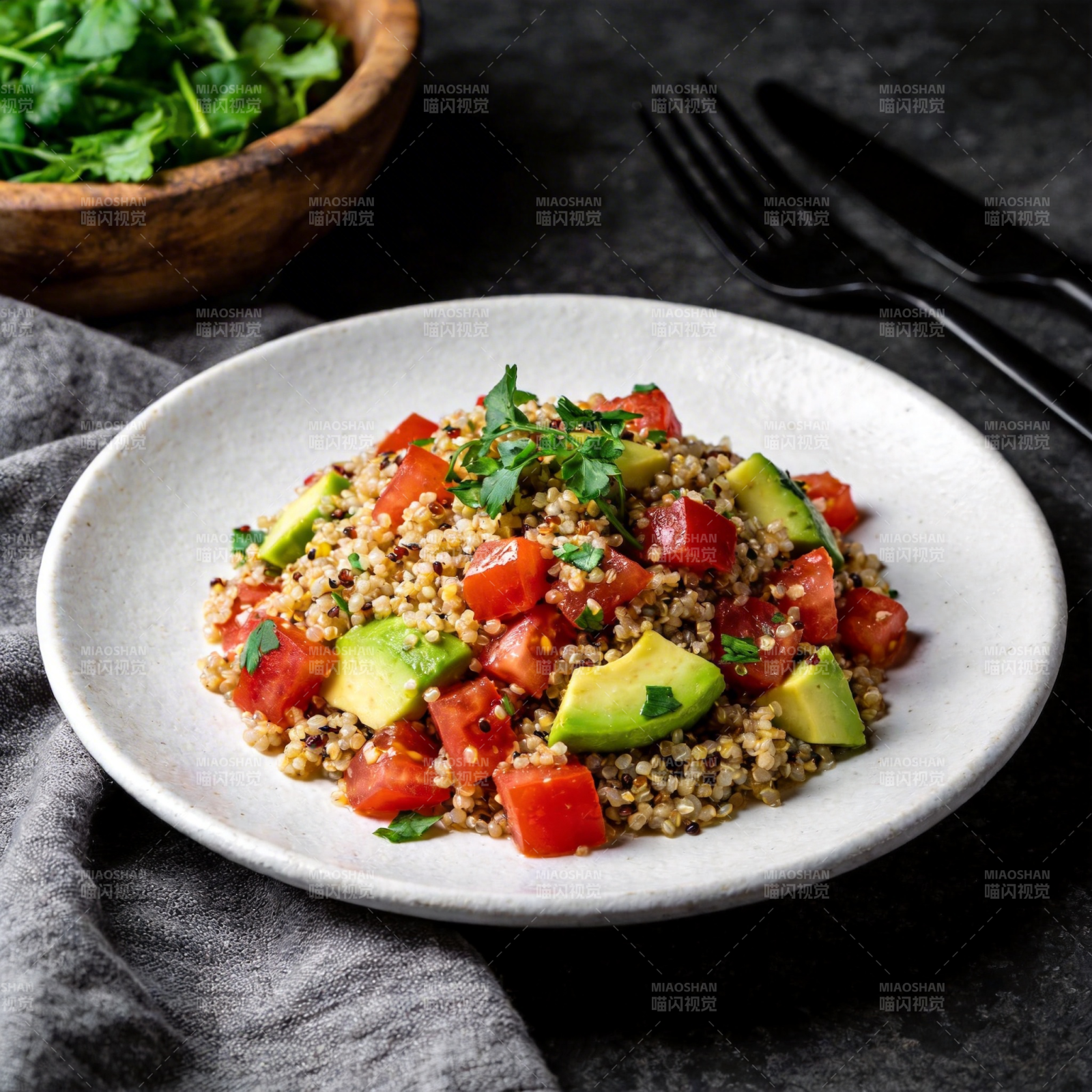 藜麦沙拉配牛油果图片