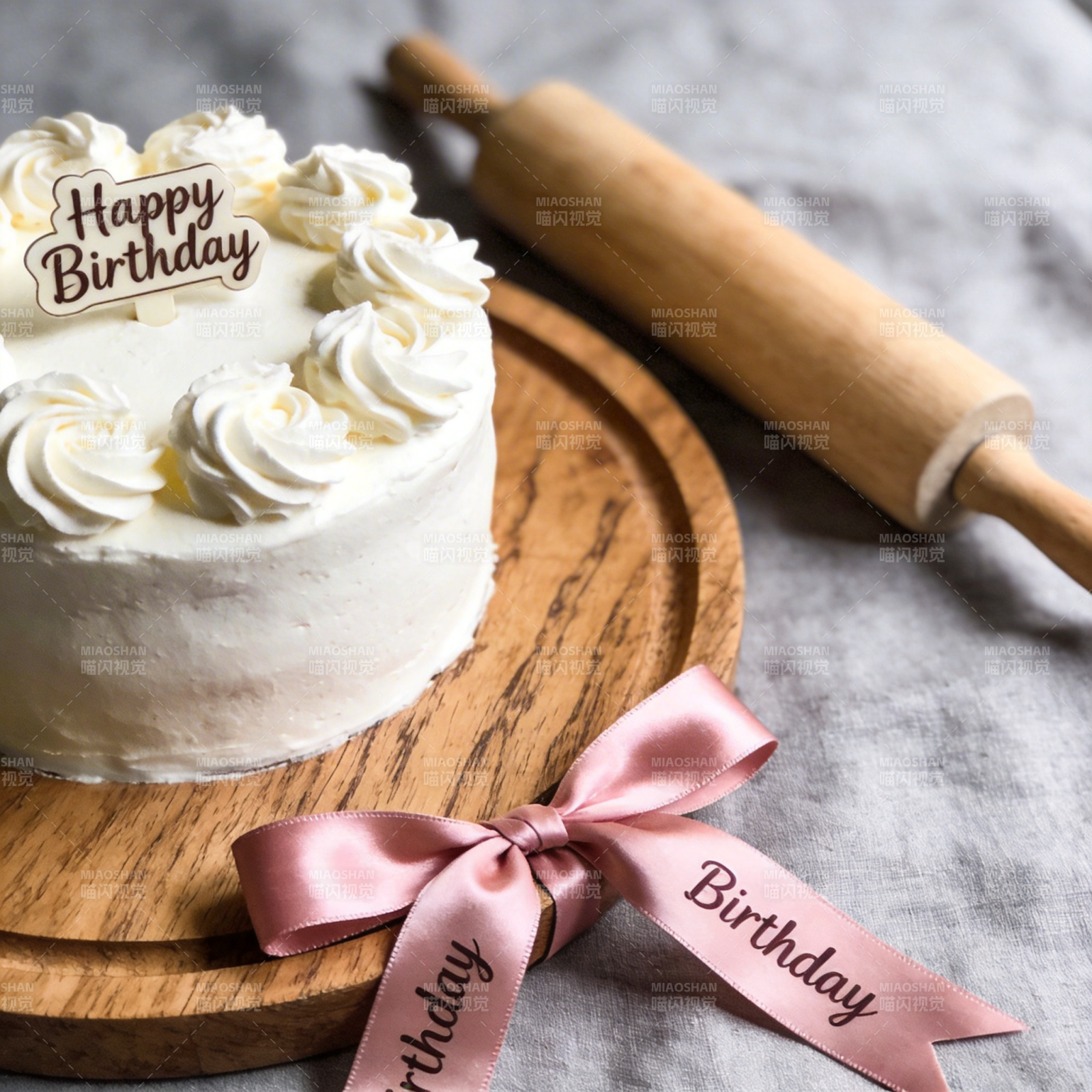 生日蛋糕与擀面杖图片