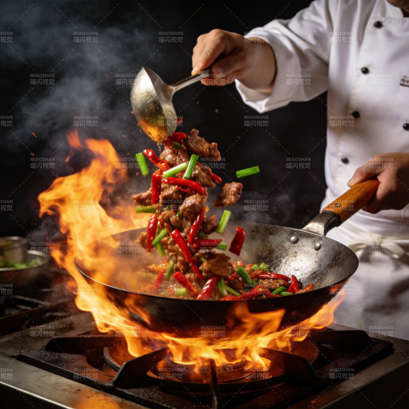 火焰炒肉 香气四溢图片