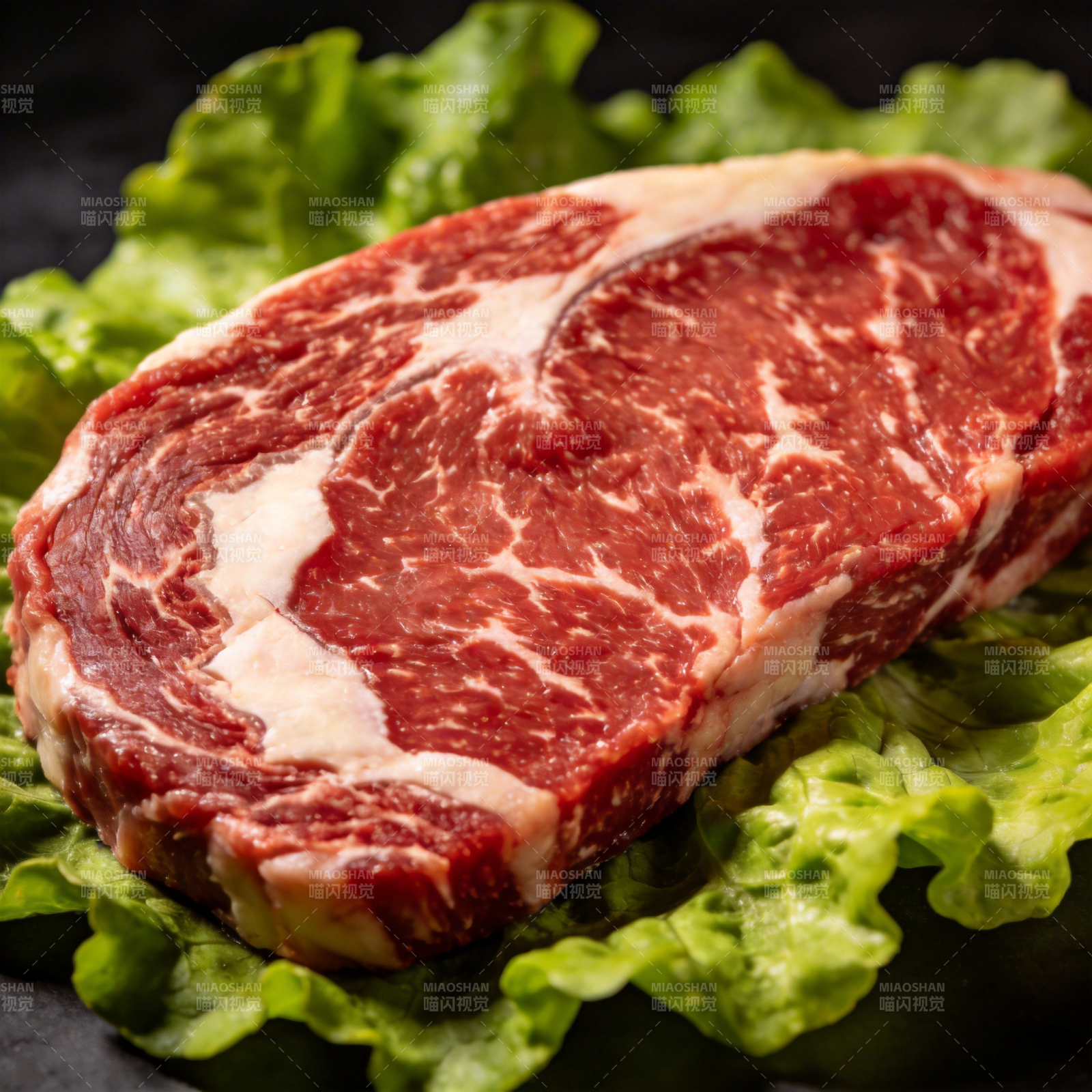 鲜嫩雪花牛排图片