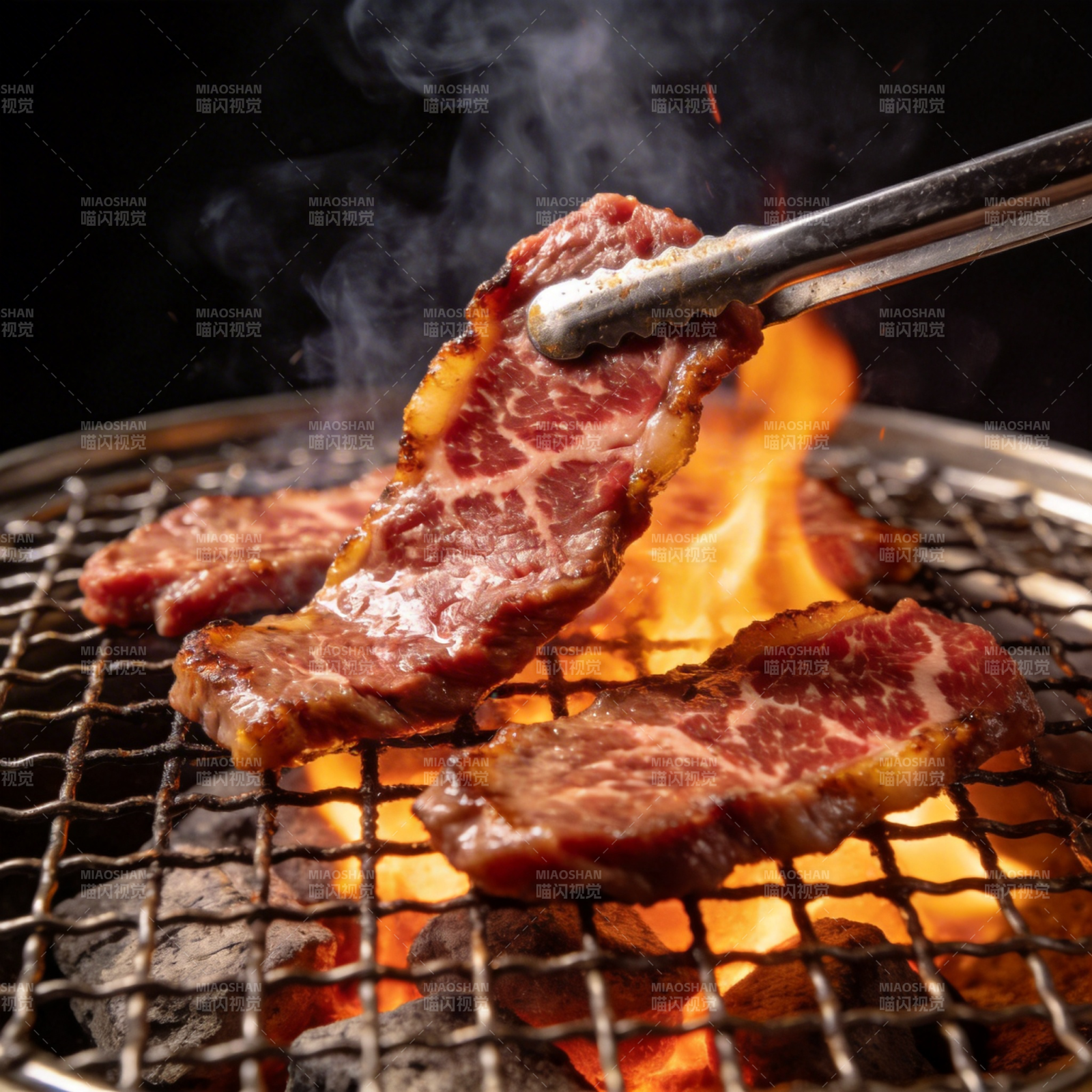 炭火烤肉 香气四溢图片