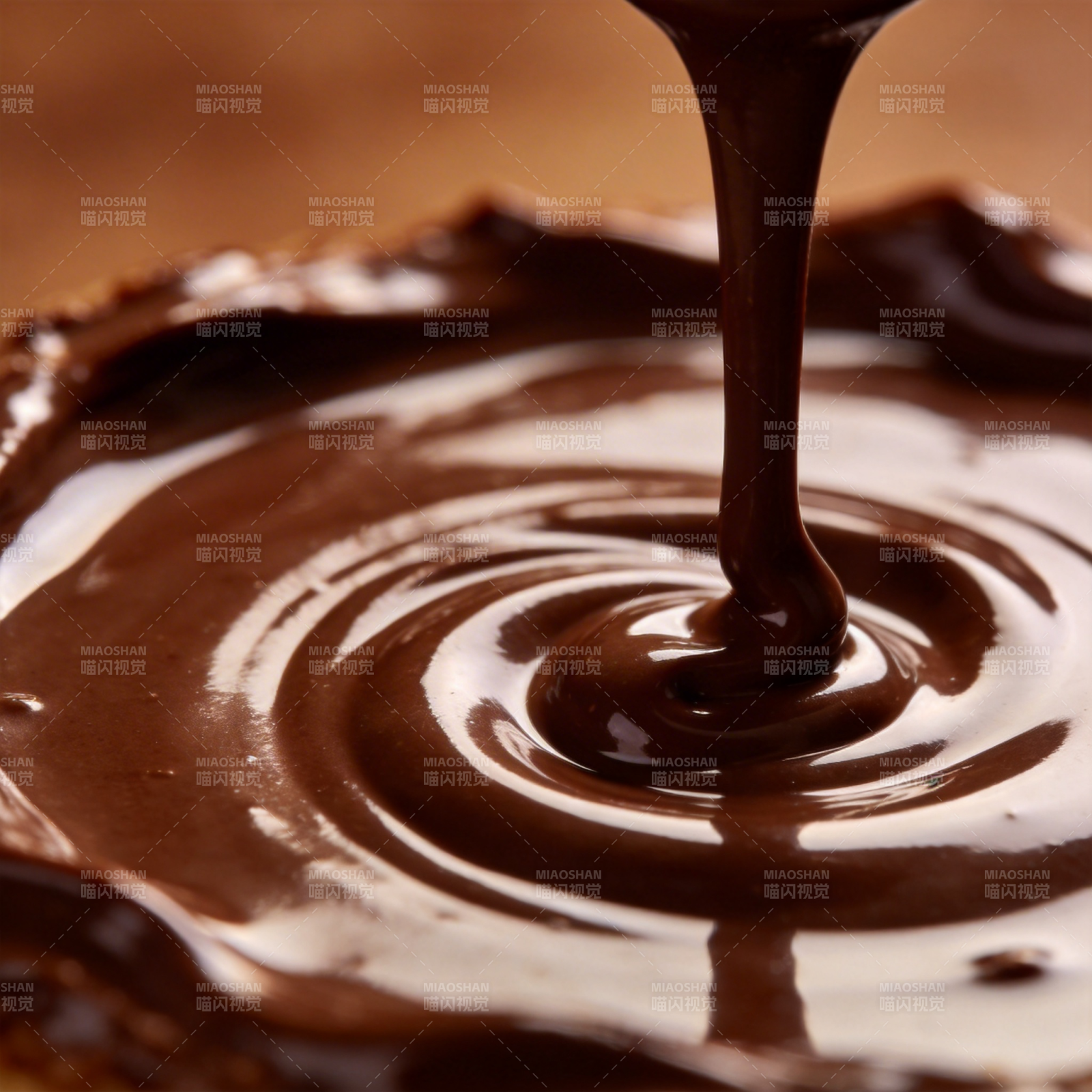 巧克力流淌的瞬间图片