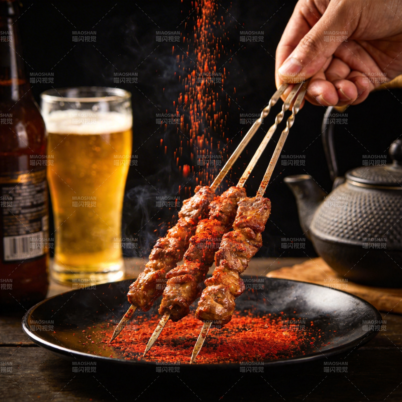 烤肉串撒辣椒粉图片