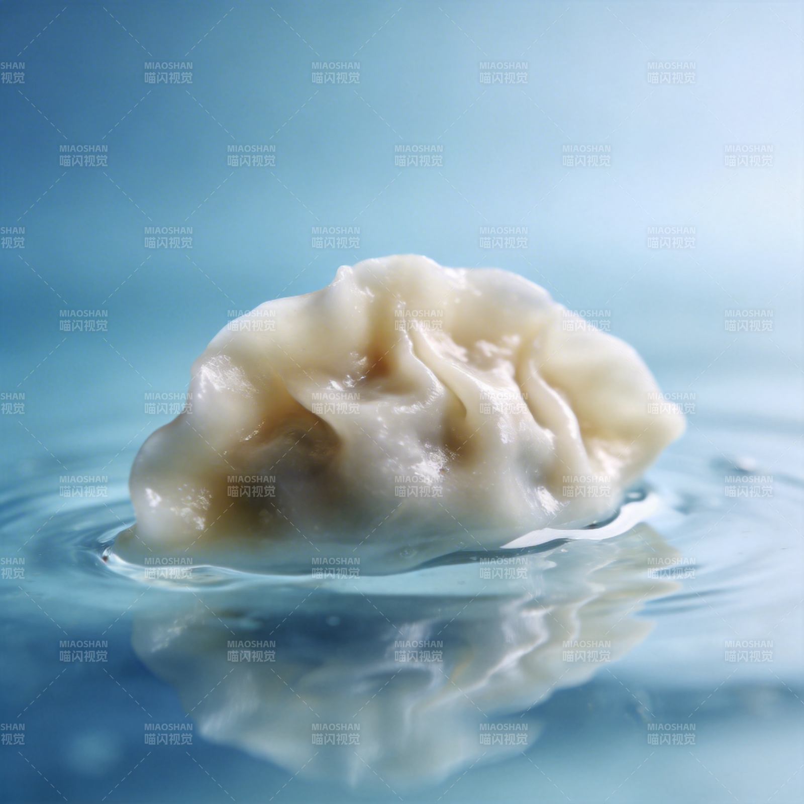 水饺浮于水面图片