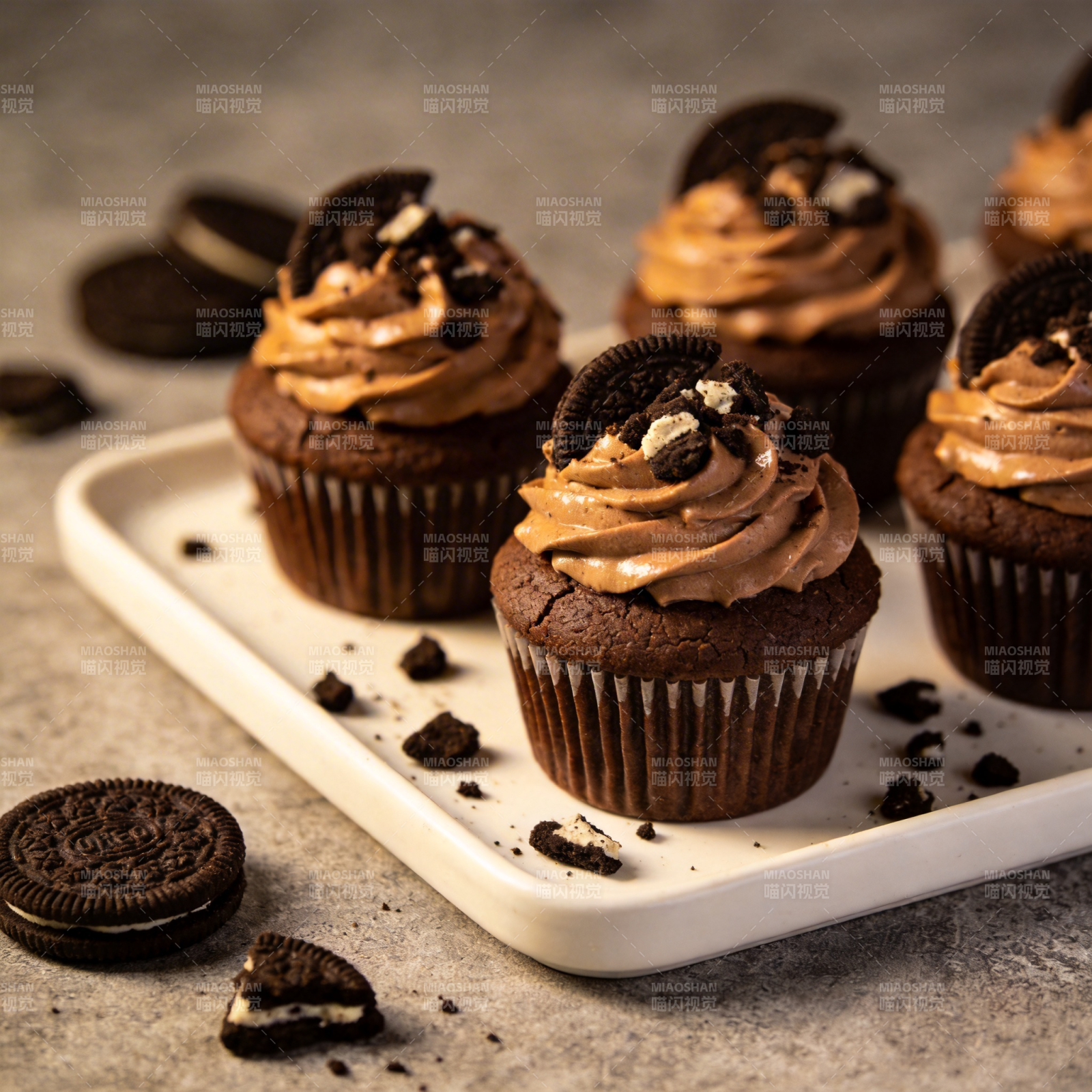 巧克力奥利奥纸杯蛋糕图片