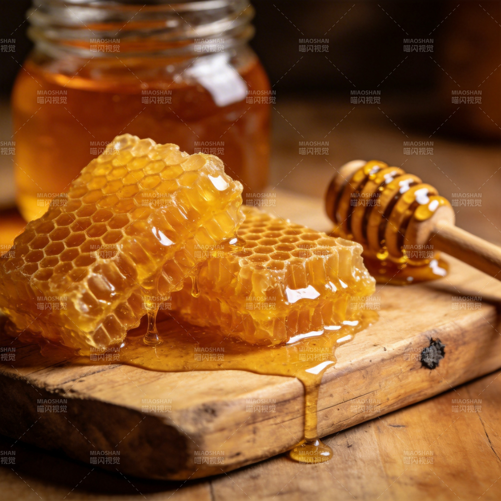 蜂蜜流淌的蜂巢图片